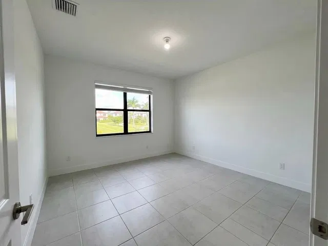 Residence photo 5