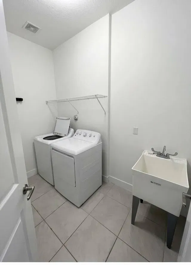 Residence photo 12