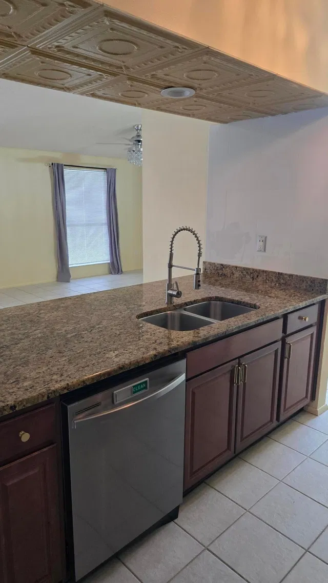  Residence photo 9
