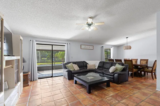 Residence photo 11