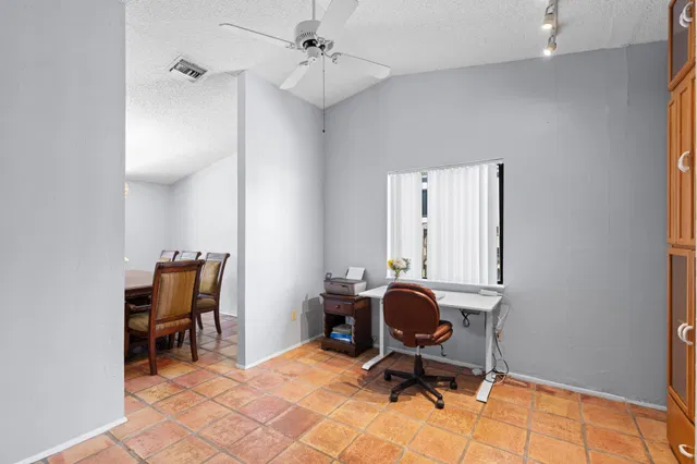 Residence photo 13
