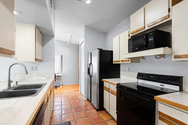 Residence photo 16