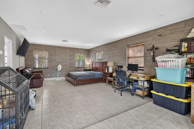  Residence photo 46