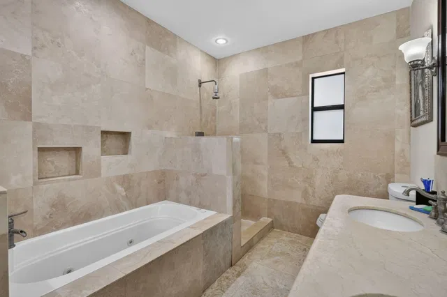  Residence photo 51