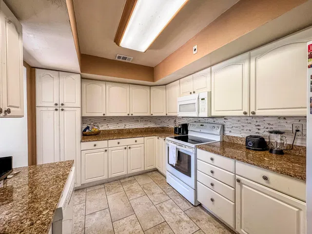  Residence photo 5