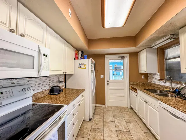  Residence photo 6