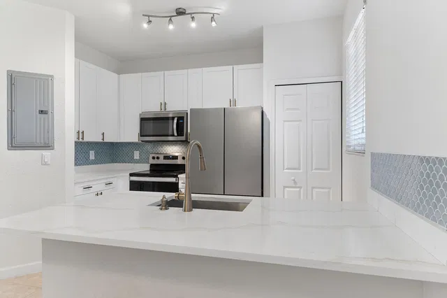 Residence photo 5