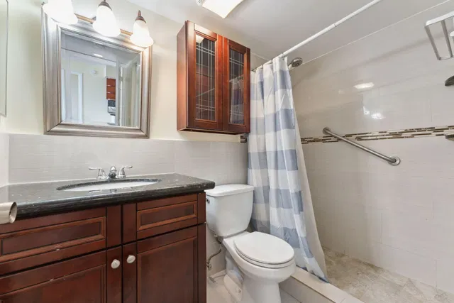 Unit 23 photo 8
