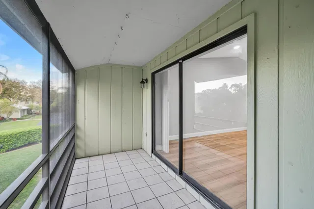 Unit 10-8 photo 11