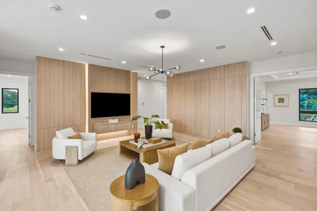  Residence photo 16