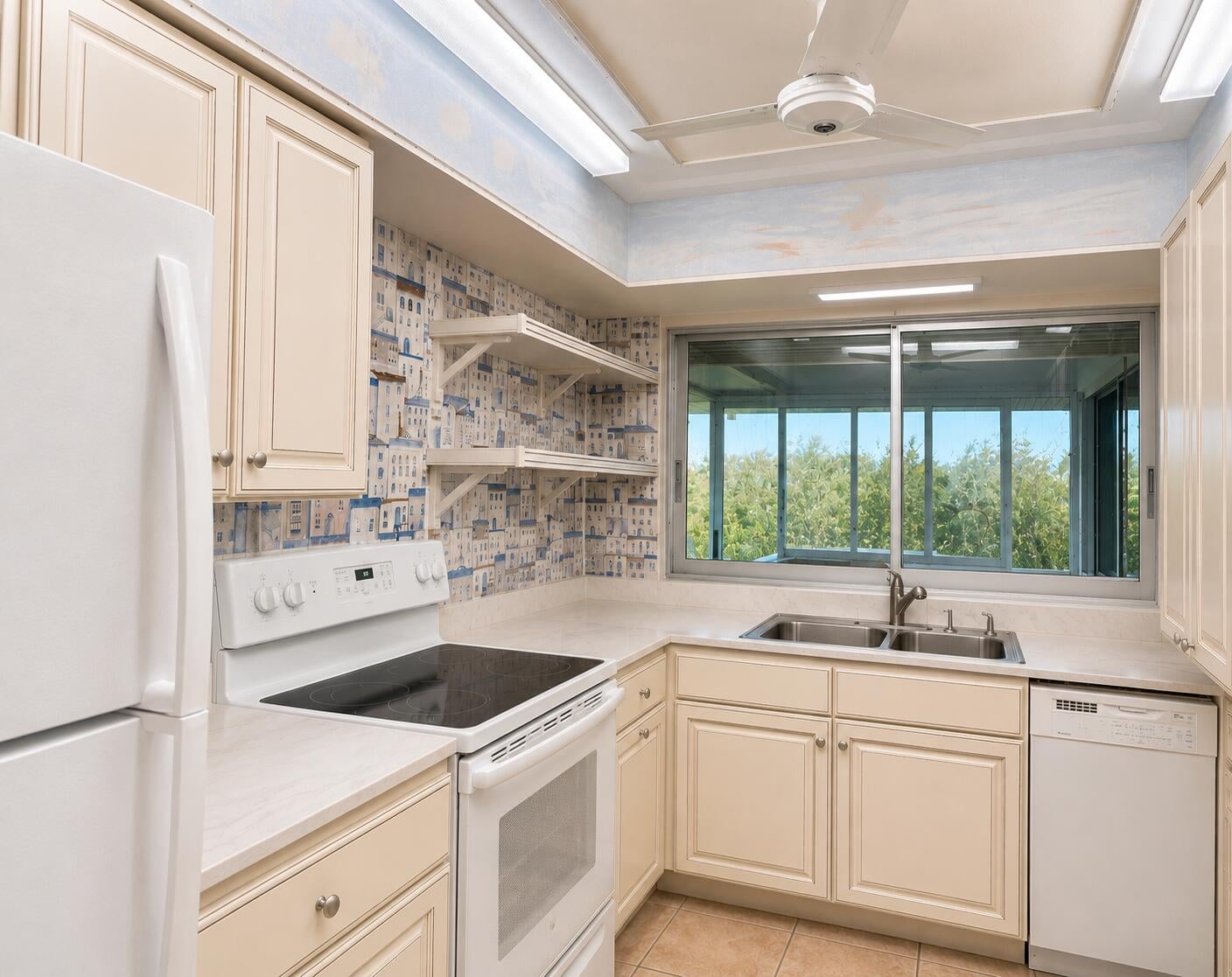 Unit 331 photo 18