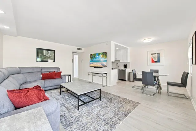 Residence photo 2