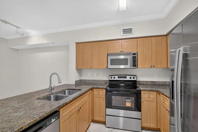 Unit 203 photo 2