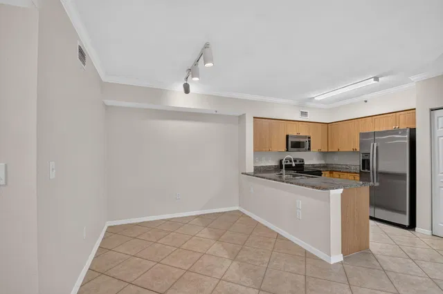 Unit 203 photo 3