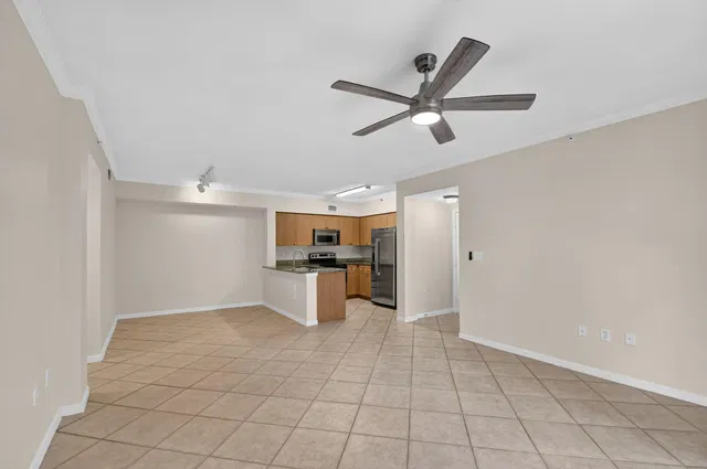 Unit 203 photo 4