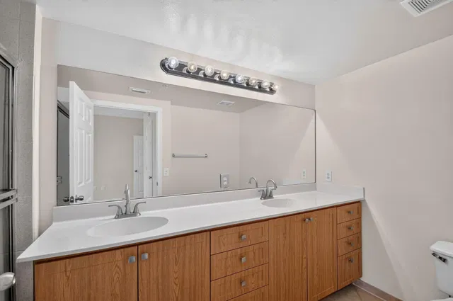 Unit 203 photo 10