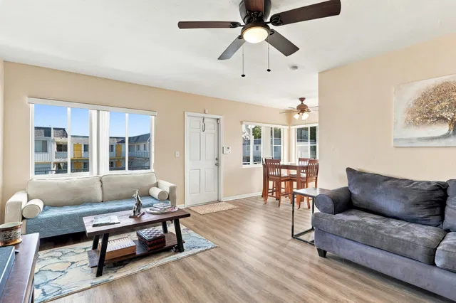 Unit 202 photo 5