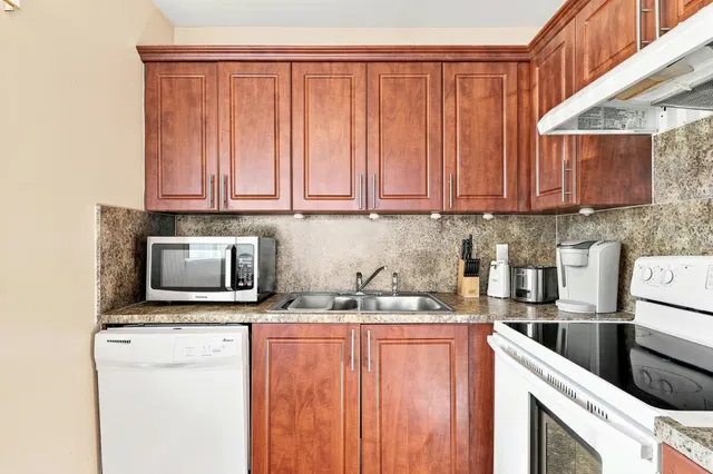 Unit 202 photo 8