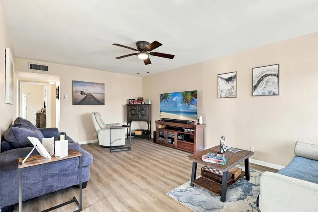Unit 202 photo 11