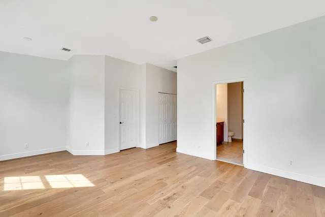 Canterbury Place Residence photo 13