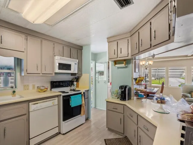  Residence photo 14