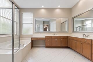 Residence photo 16