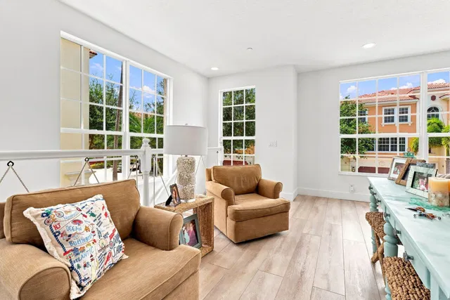 Residence photo 16