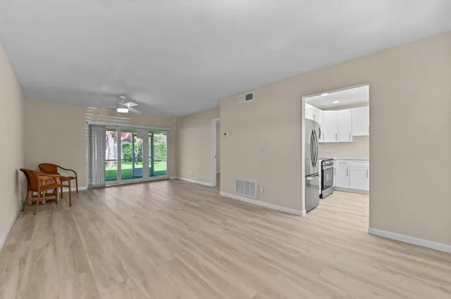  Residence photo 4