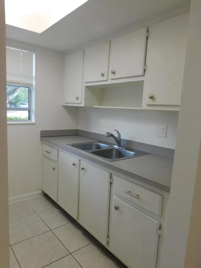 Unit 103 photo 7
