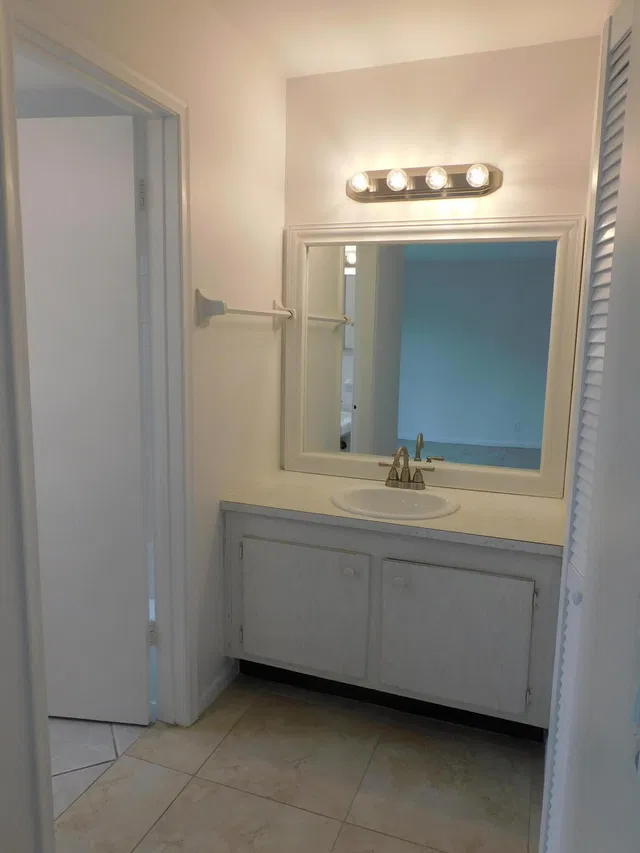 Unit 103 photo 11