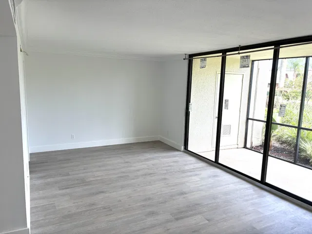 Unit 106M1 photo 6