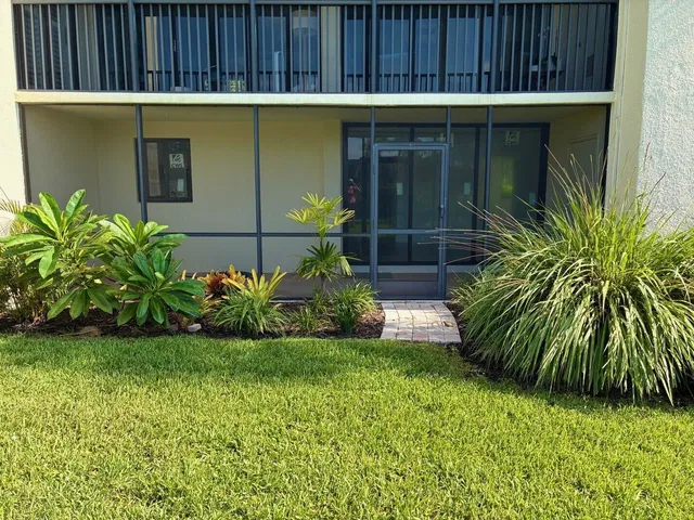Unit 106M1 photo 18
