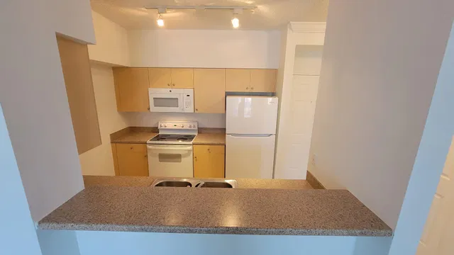 The Montecito Unit 407 photo 2