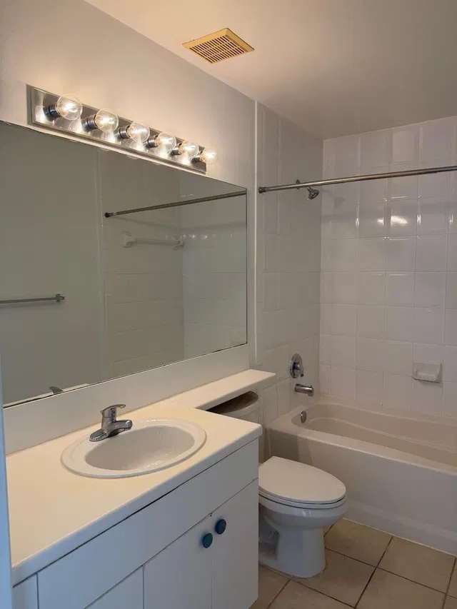 The Montecito Unit 407 photo 13