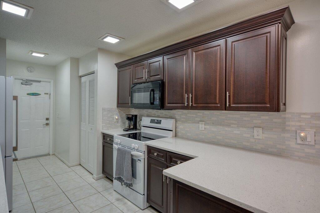  Residence photo 30