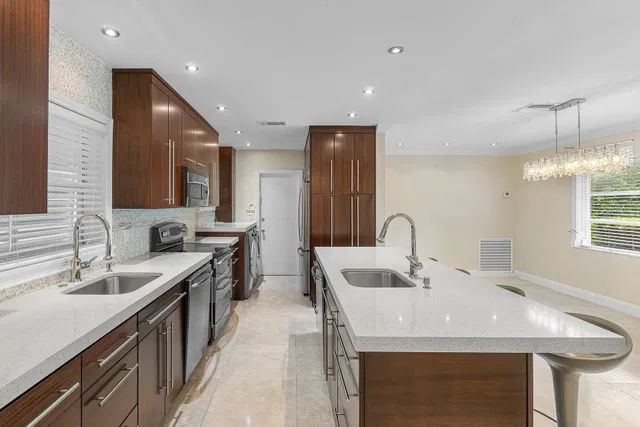  Residence photo 5