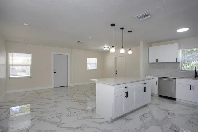 Residence photo 3