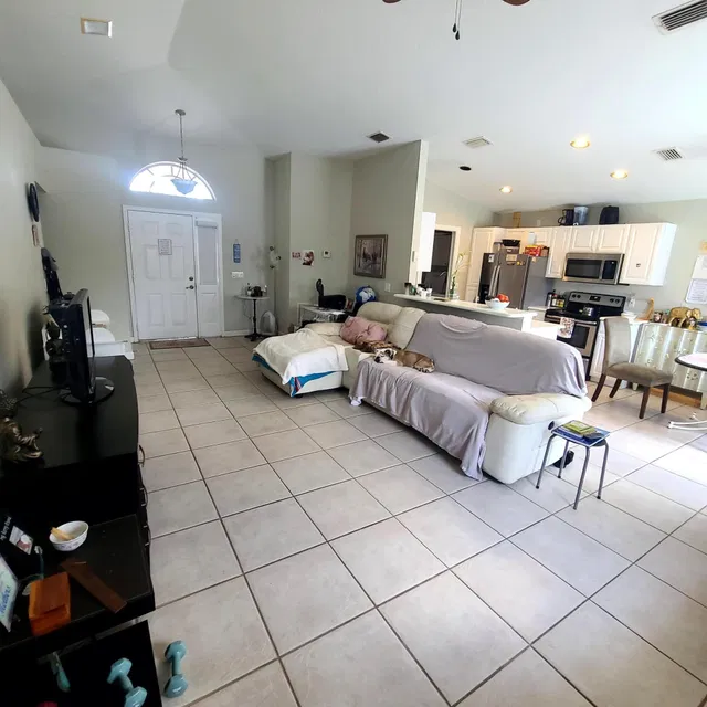 Residence photo 3