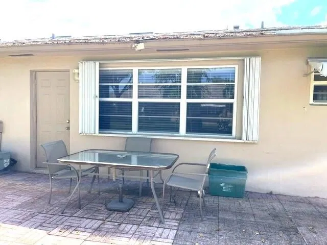 Unit B photo 32