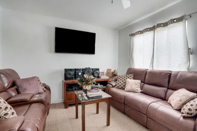  Residence photo 8
