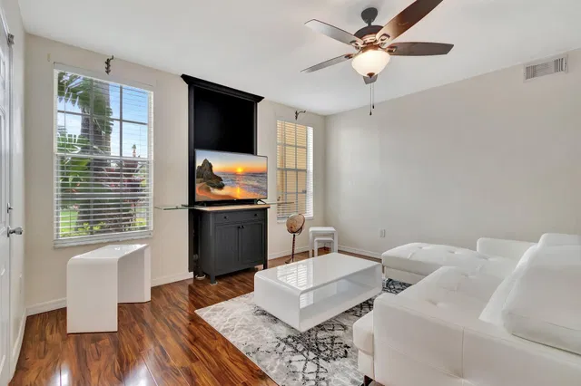 Residence photo 14