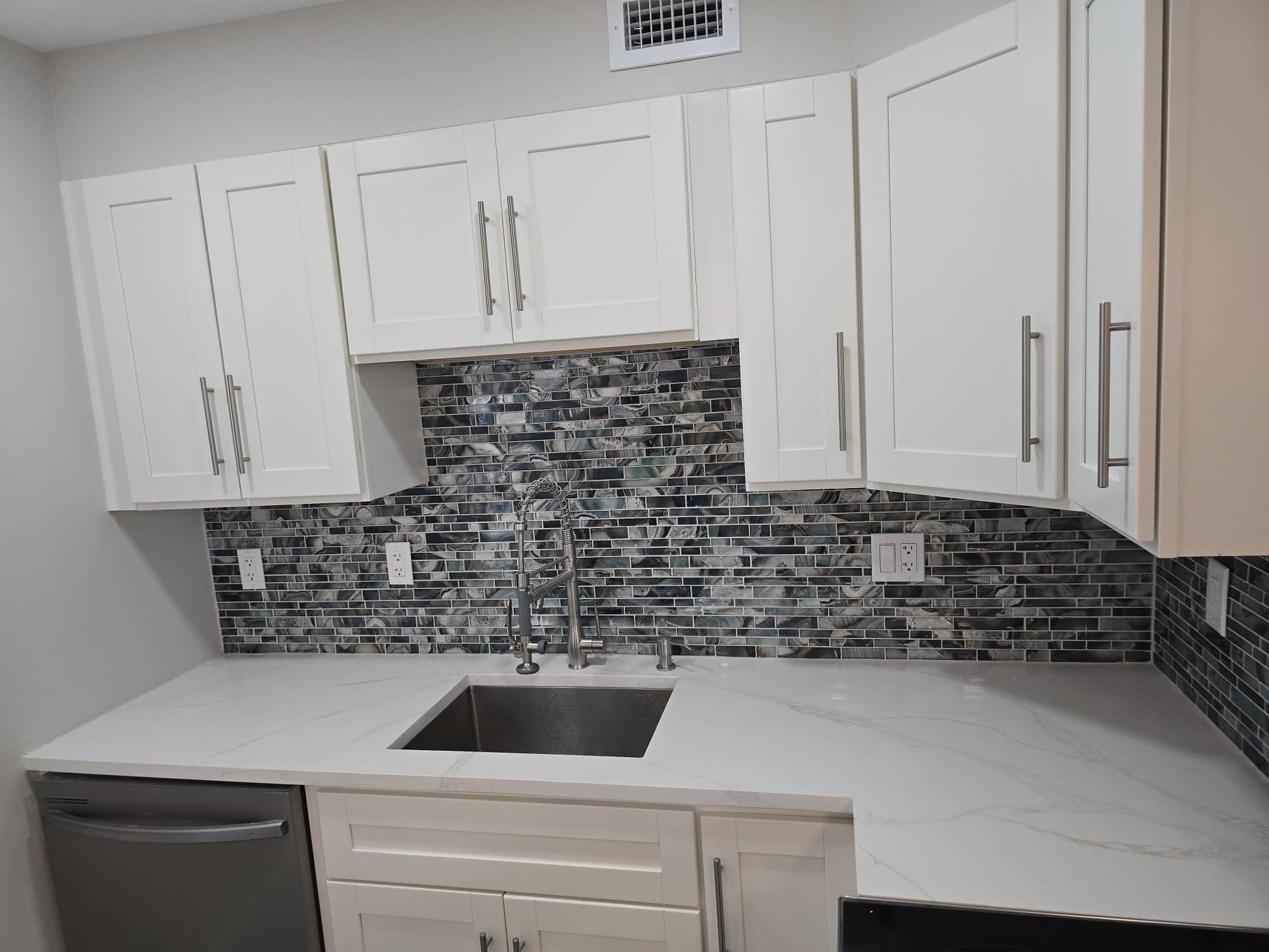 Unit 215 photo 4