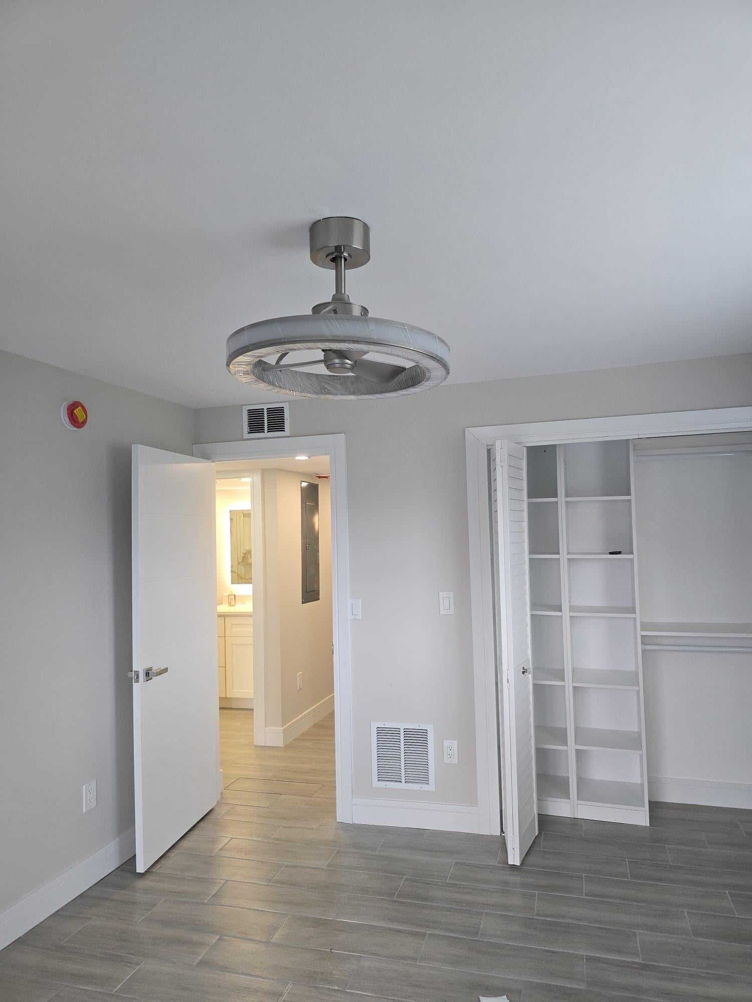 Unit 215 photo 12