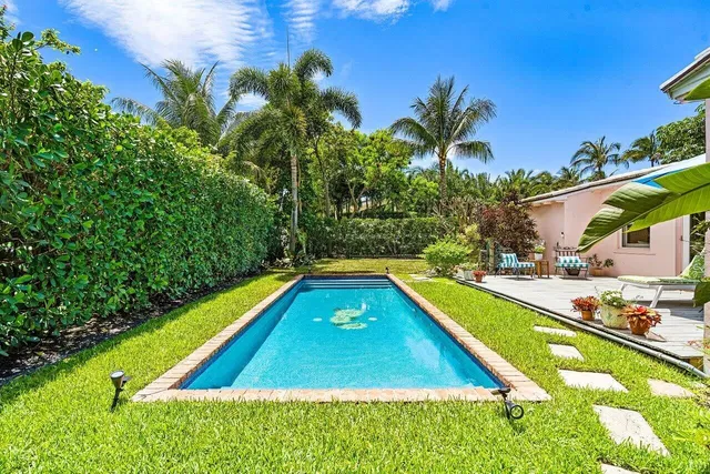 North End Palm Beach Residence photo 2