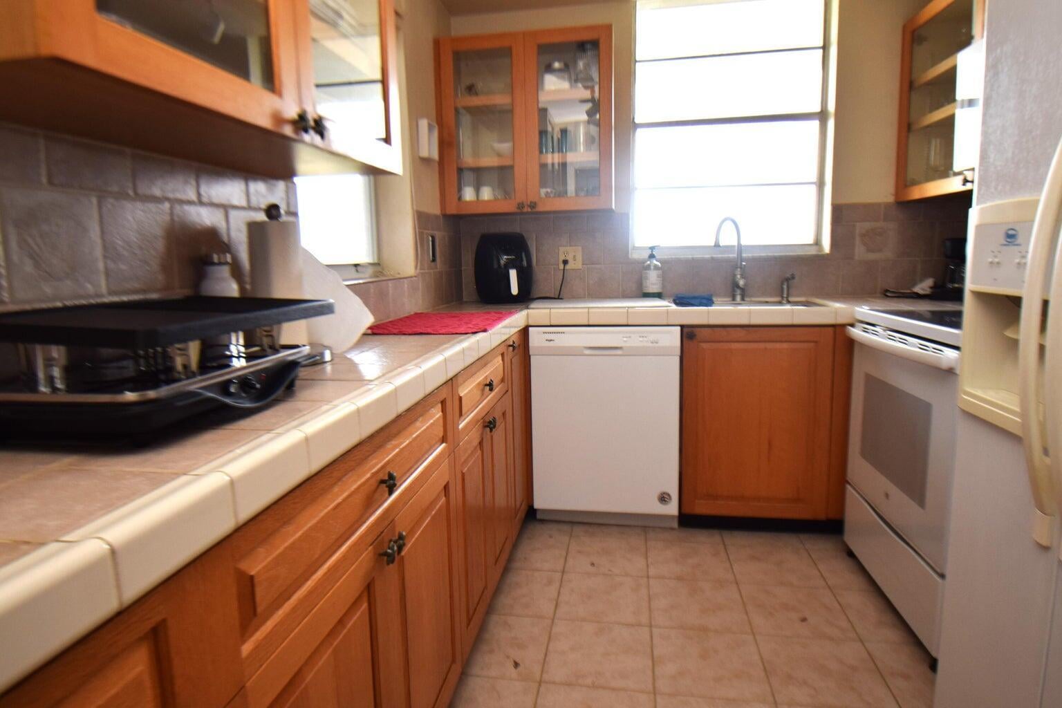 Unit 414 photo 14