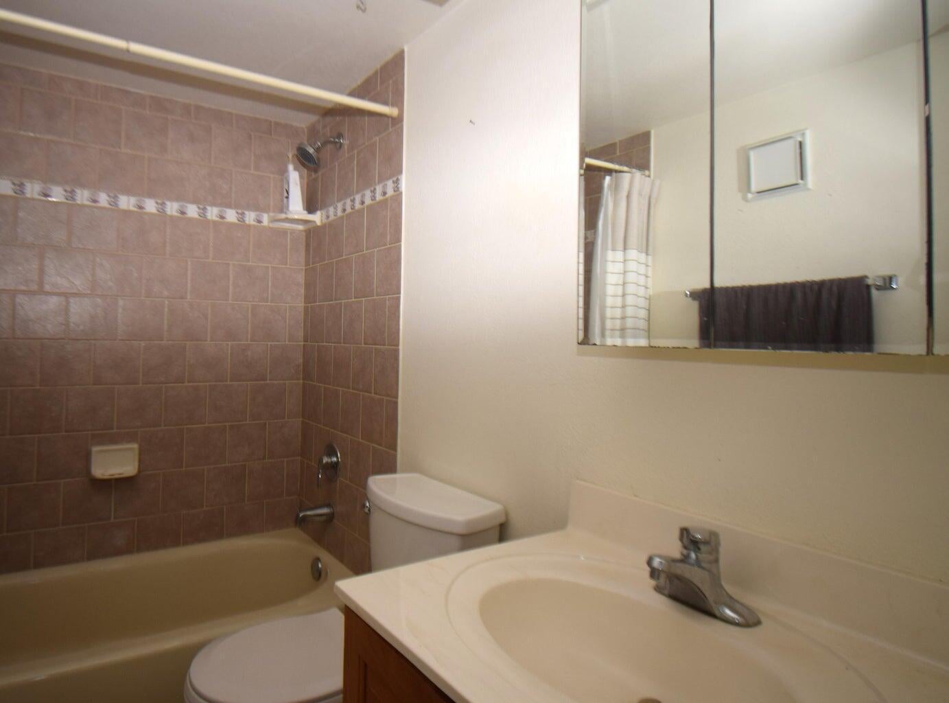Unit 414 photo 16
