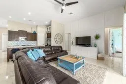 Residence photo 12