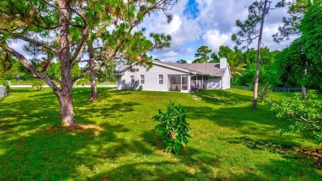 Residence photo 17