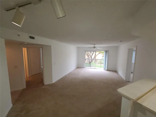Unit 1316 photo 10
