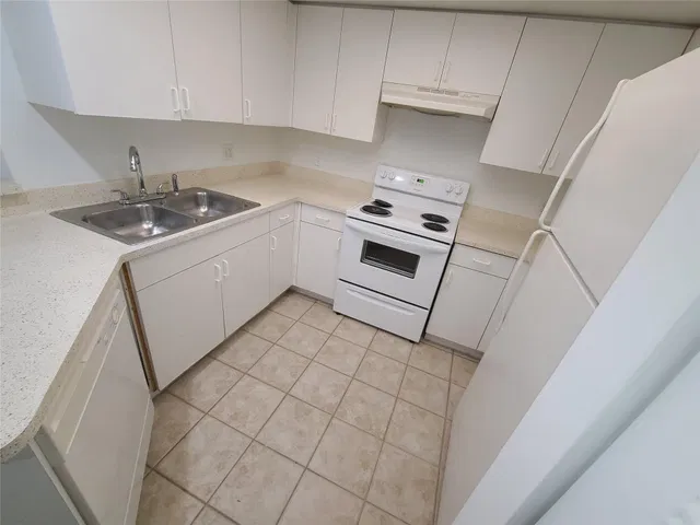 Unit 1316 photo 12